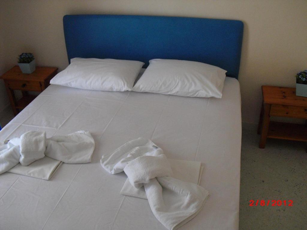 Kangaroo Hotel Mola Kalyva Room photo
