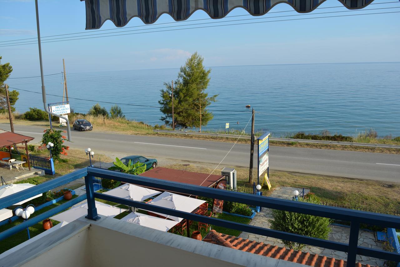 Kangaroo Hotel Mola Kalyva Exterior photo